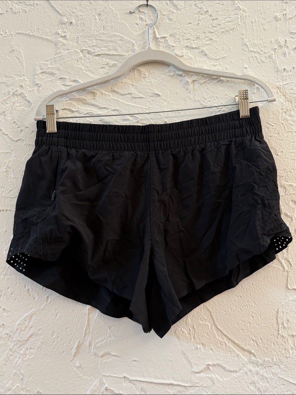 Athleta Hustle shorts size M